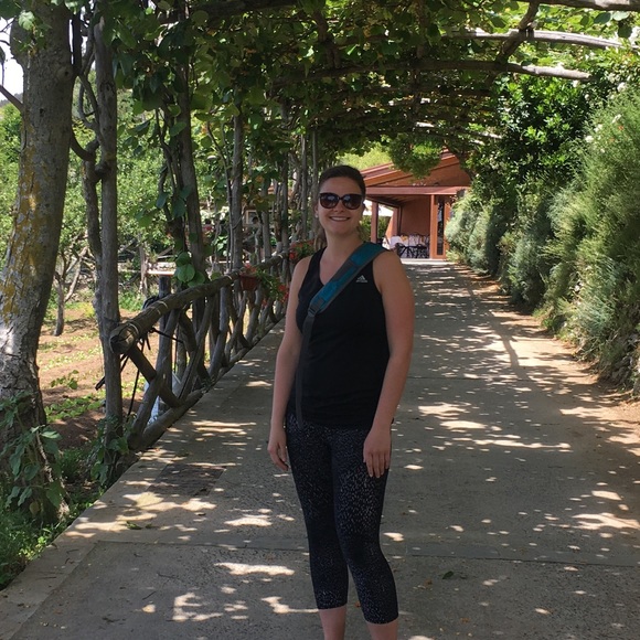 Meet your Posher, Holly - Picture 1 of 1